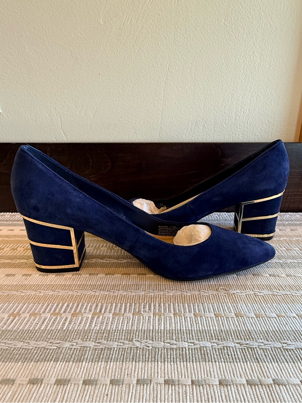 🔥NIB🔥GORGEOUS‼️ Steve Madden Buena Navy Suede Block Heel Pumps w/Gold Trim- 7.5M - Picture 5 of 11
